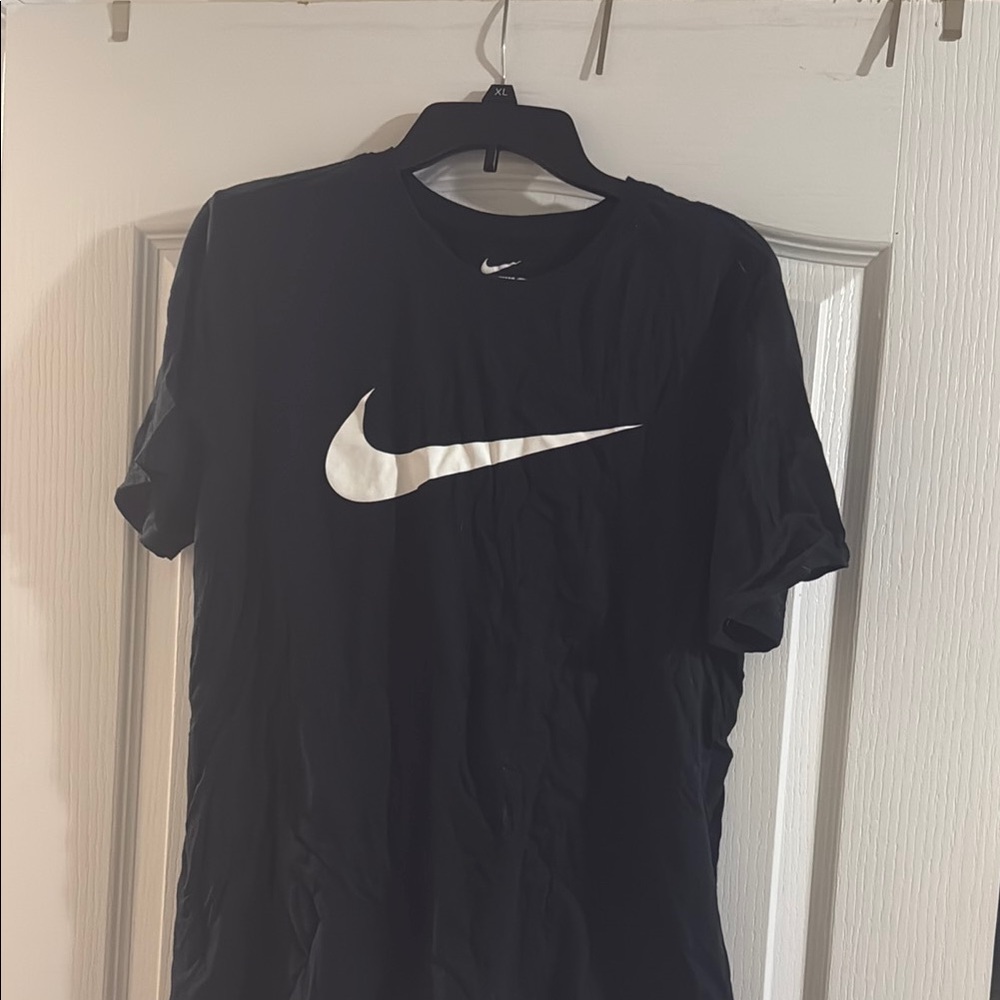 Nike Men's Black T-Shirt
